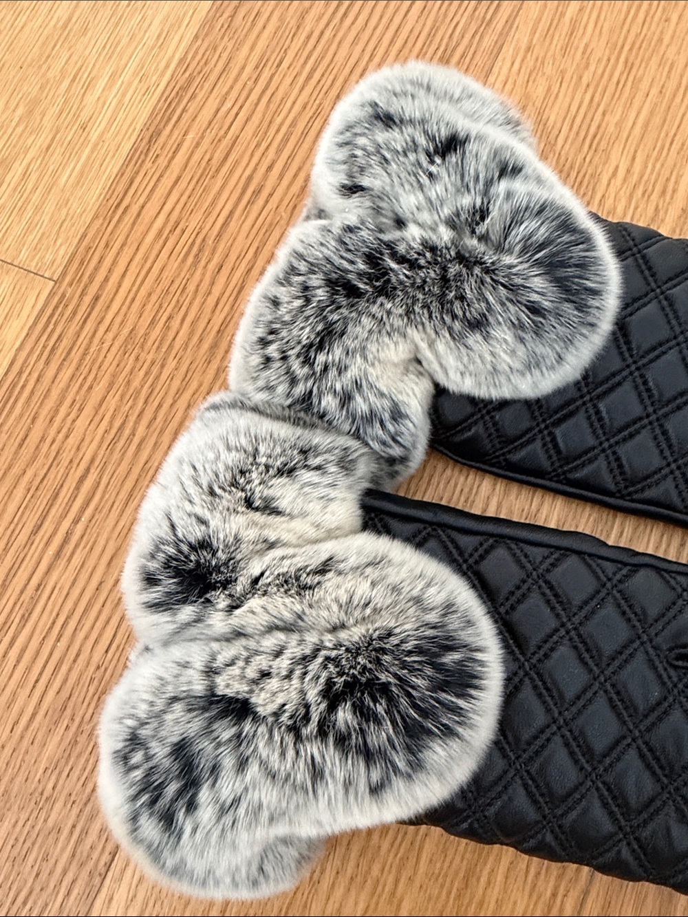 UGG Rabbit Fur Gloves - Picture 4 of 7